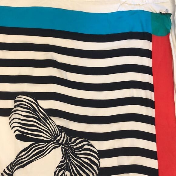 Louis Feraud silk scarf - Picture 4 of 9